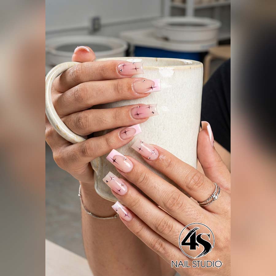 Trendy April Nails 2026